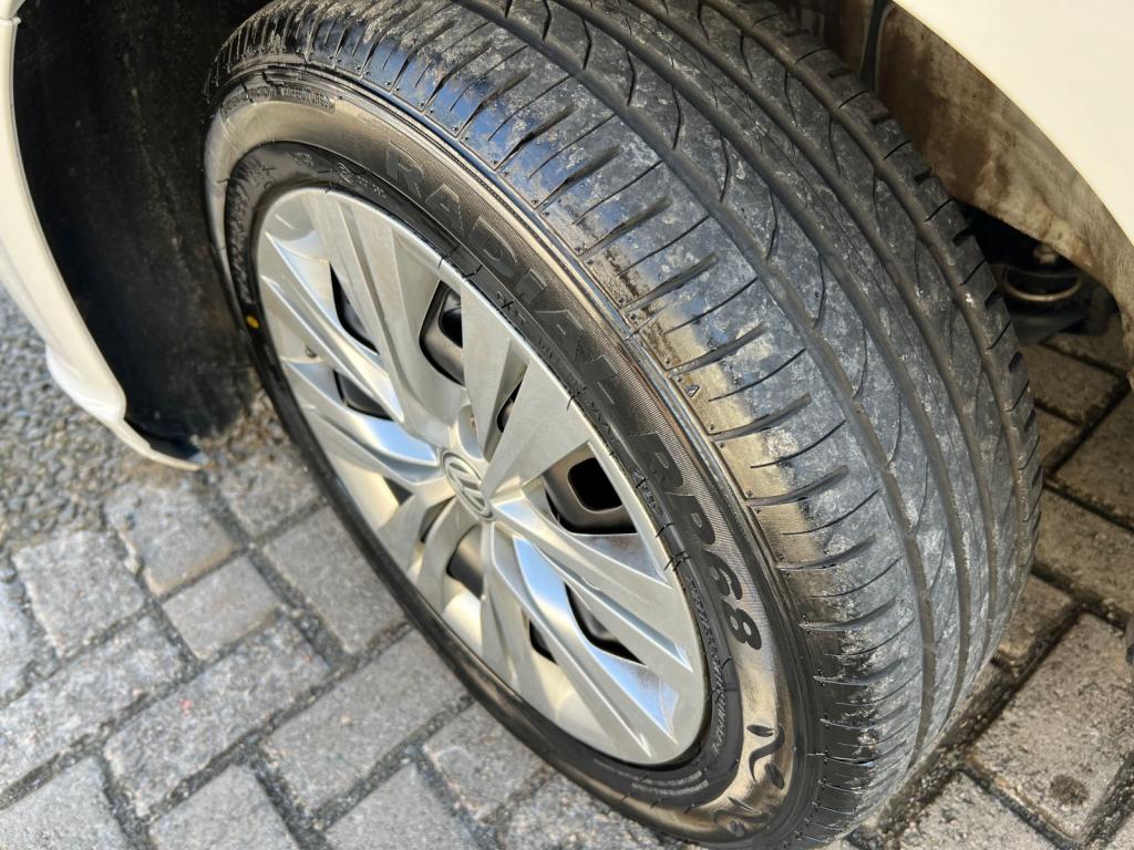 VOLKSWAGEN Voyage - Foto