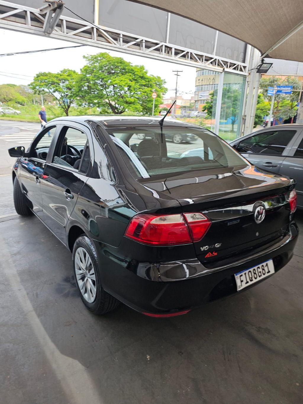 VOLKSWAGEN Voyage - Foto
