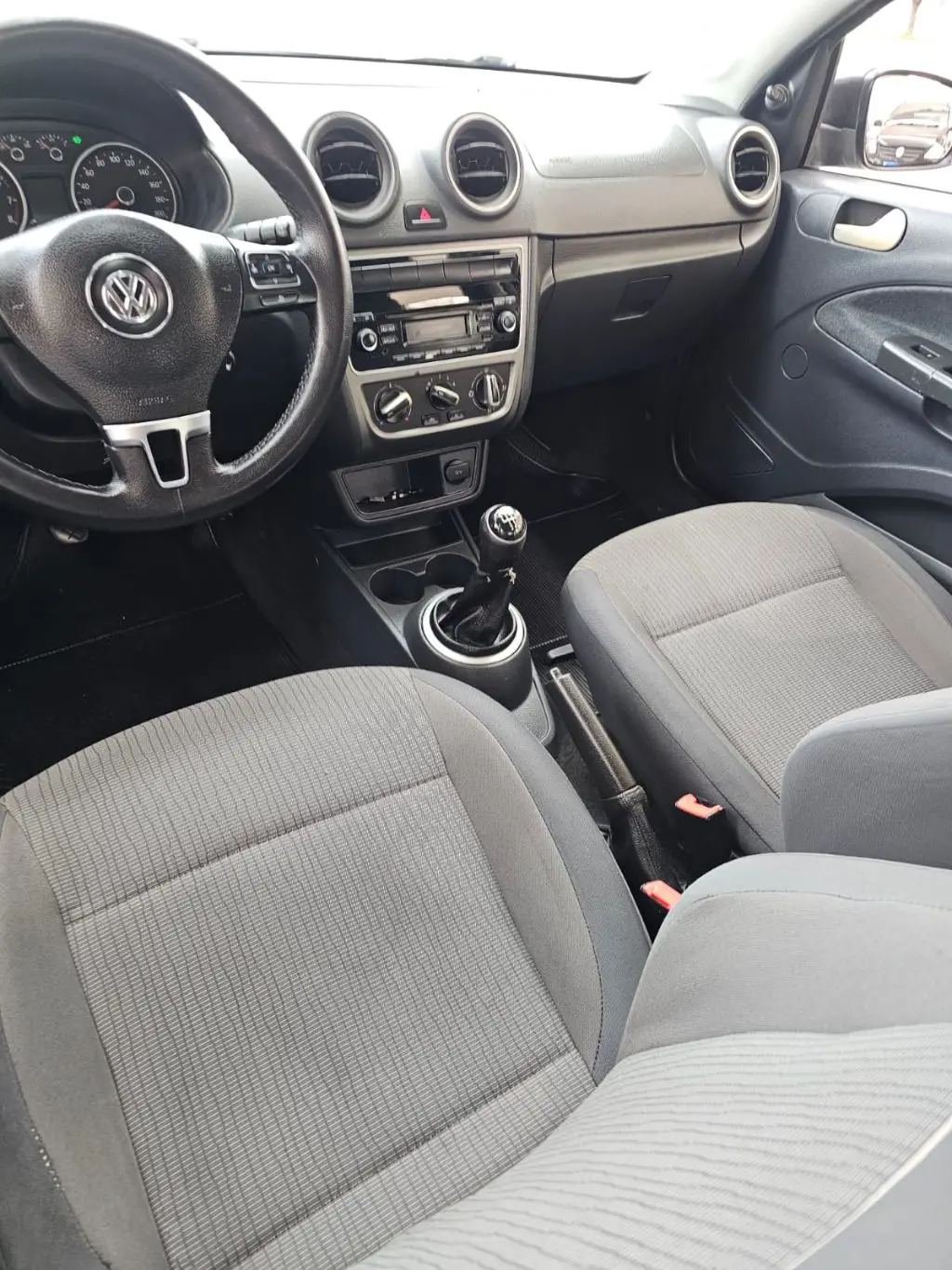 VOLKSWAGEN Voyage - Foto
