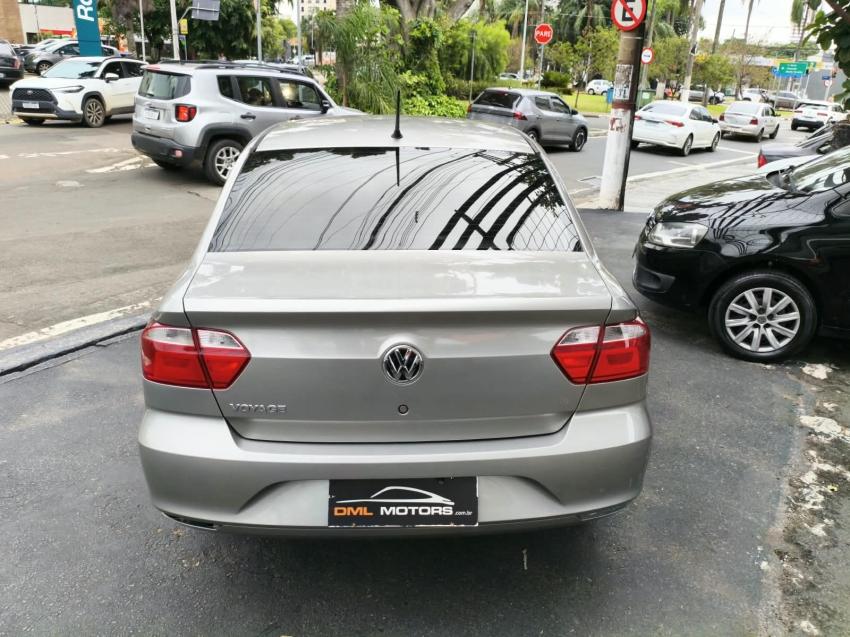 VOLKSWAGEN Voyage - Foto