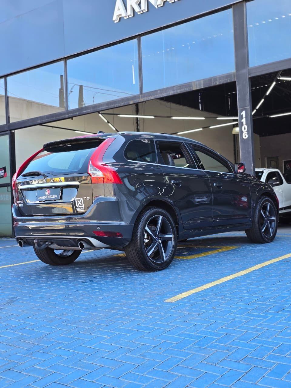 VOLVO XC60 - Foto