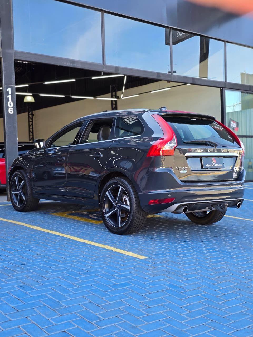 VOLVO XC60 - Foto