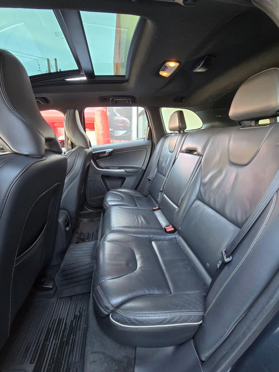 VOLVO XC60 - Foto