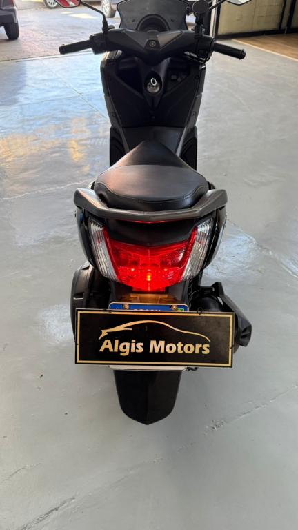YAMAHA NMax 160 - Foto