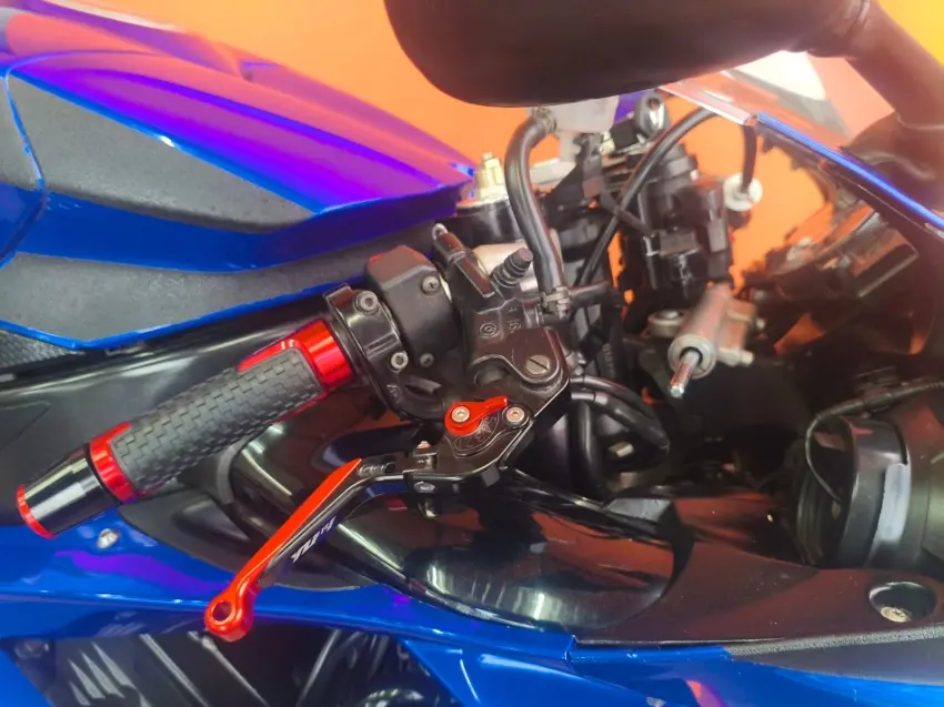 YAMAHA YZF R1 1000 - Foto