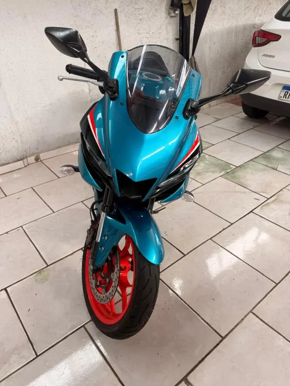 YAMAHA YZF R3 320 - Foto