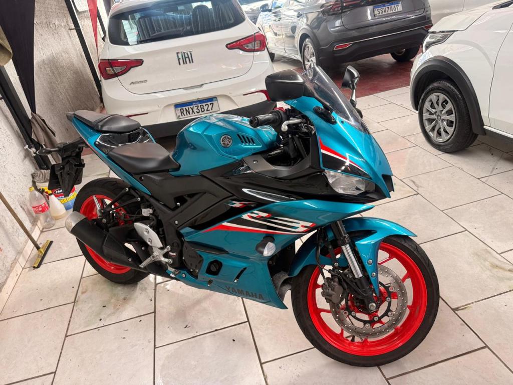 YAMAHA YZF R3 320 - Foto