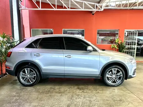 AUDI Q3 1.4 4P 35 TFSI BLACK S LINE S-TRONIC AUTOM�TICO, Foto 24