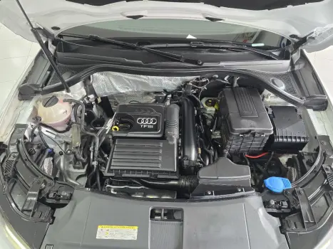 AUDI Q3 1.4 4P TFSI AMBIENTE S-TRONIC AUTOM�TICO, Foto 18