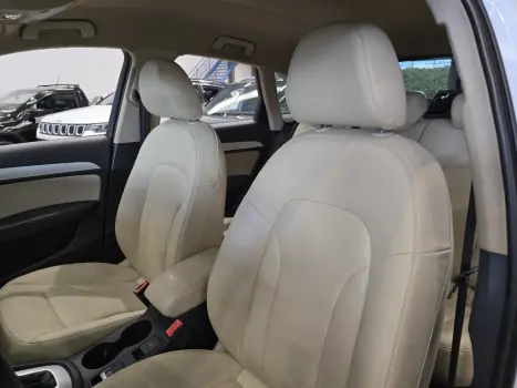 AUDI Q3 1.4 4P TFSI AMBIENTE S-TRONIC AUTOM�TICO, Foto 14