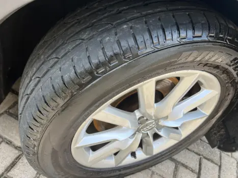 AUDI Q3 2.0 4P TFSI AMBIENTE QUATTRO S-TRONIC AUTOM�TICO, Foto 6