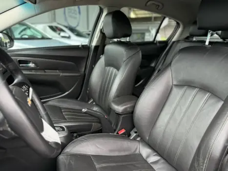 CHEVROLET Cruze Hatch 1.8 16V 4P LT SPORT6 FLEX AUTOM�TICO, Foto 8
