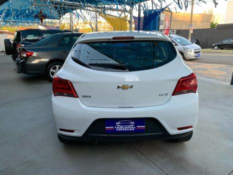 CHEVROLET Onix Hatch 1.4 4P FLEX LT, Foto 5 CHEVROLET Onix Hatch 1.4 4P FLEX LT, Foto 5