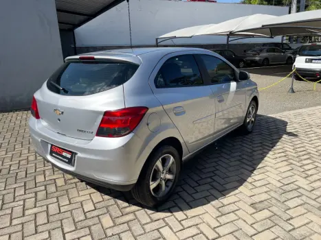 CHEVROLET Onix Hatch 1.4 4P FLEX LTZ, Foto 3 CHEVROLET Onix Hatch 1.4 4P FLEX LTZ, Foto 3