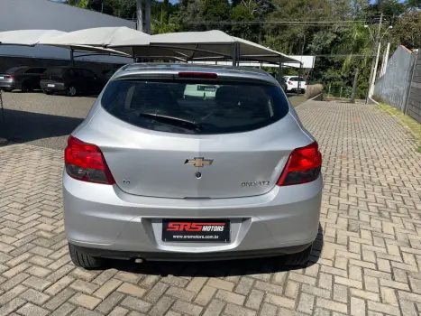 CHEVROLET Onix Hatch 1.4 4P FLEX LTZ, Foto 5 CHEVROLET Onix Hatch 1.4 4P FLEX LTZ, Foto 5