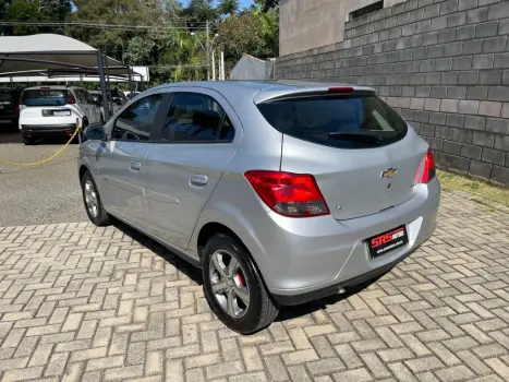 CHEVROLET Onix Hatch 1.4 4P FLEX LTZ, Foto 6 CHEVROLET Onix Hatch 1.4 4P FLEX LTZ, Foto 6