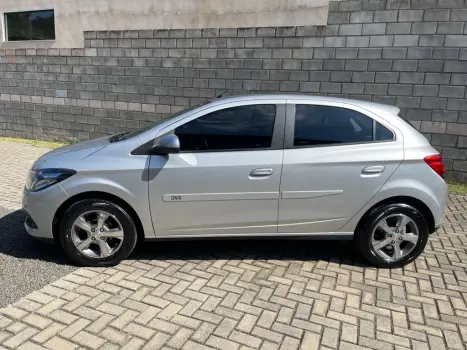 CHEVROLET Onix Hatch 1.4 4P FLEX LTZ, Foto 8 CHEVROLET Onix Hatch 1.4 4P FLEX LTZ, Foto 8