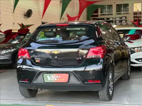 CHEVROLET Onix Hatch 1.4 4P FLEX LTZ AUTOMÁTICO, Foto 10 CHEVROLET Onix Hatch 1.4 4P FLEX LTZ AUTOMÁTICO, Foto 10
