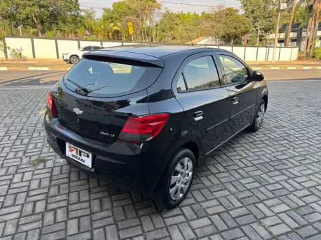 CHEVROLET Onix Hatch 1.4 4P FLEX LT, Foto 5 CHEVROLET Onix Hatch 1.4 4P FLEX LT, Foto 5
