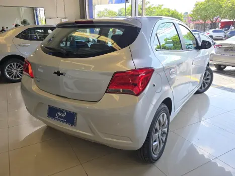 CHEVROLET Onix Hatch 1.0 4P FLEX JOY BLACK, Foto 6