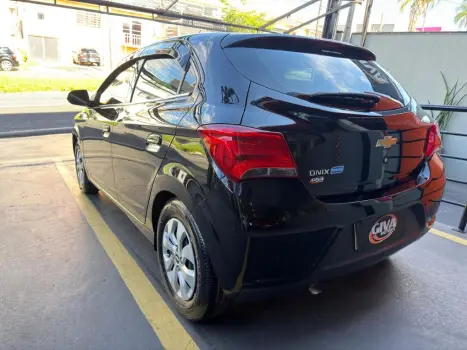CHEVROLET Onix Hatch 1.4 4P FLEX LT, Foto 4