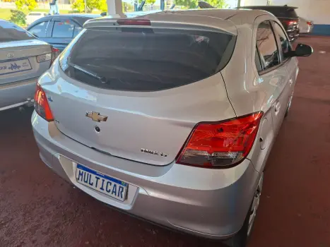 CHEVROLET Onix Hatch 1.4 4P FLEX LT, Foto 4