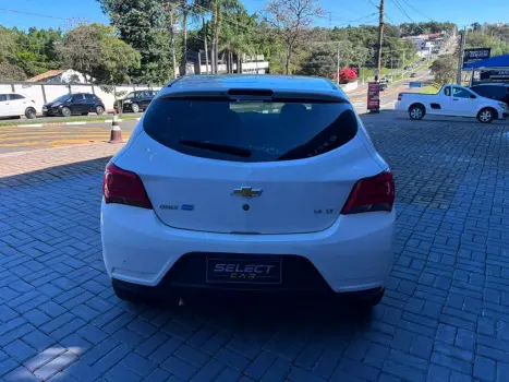 CHEVROLET Onix Hatch 1.4 4P FLEX LT, Foto 5
