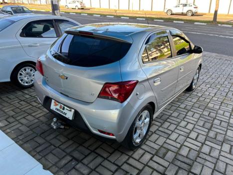 CHEVROLET Onix Hatch 1.4 4P FLEX LT AUTOM�TICO, Foto 4