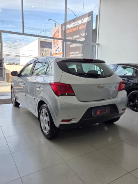 CHEVROLET Onix Hatch 1.4 4P FLEX LT, Foto 3