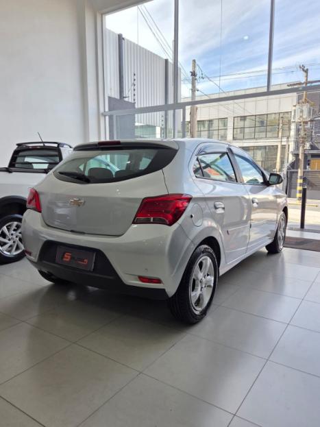 CHEVROLET Onix Hatch 1.4 4P FLEX LT, Foto 4