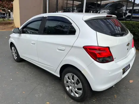 CHEVROLET Onix Hatch 1.4 4P FLEX LT, Foto 4