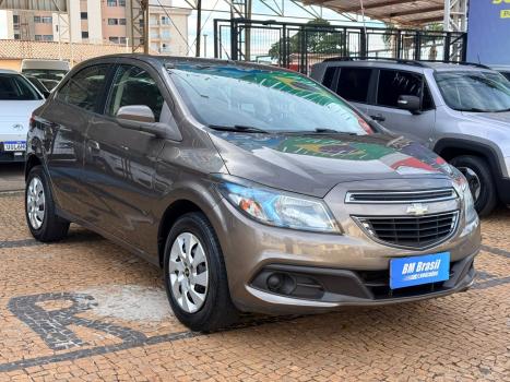 CHEVROLET Onix Hatch 1.4 4P FLEX LT AUTOM�TICO, Foto 3