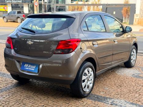 CHEVROLET Onix Hatch 1.4 4P FLEX LT AUTOM�TICO, Foto 4