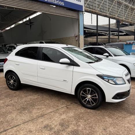 CHEVROLET Onix Hatch 1.4 4P FLEX LT, Foto 2