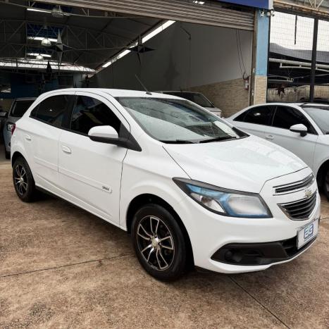 CHEVROLET Onix Hatch 1.4 4P FLEX LT, Foto 6