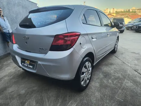 CHEVROLET Onix Hatch 1.4 4P FLEX LT, Foto 6