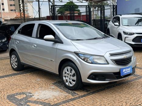 CHEVROLET Onix Hatch 1.4 4P FLEX LT, Foto 3
