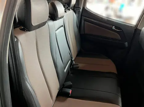 CHEVROLET S10 2.8 12V HIGH COUNTRY CABINE DUPLA 4X4 TURBO DIESEL AUTOMÁTICO, Foto 9 CHEVROLET S10 2.8 12V HIGH COUNTRY CABINE DUPLA 4X4 TURBO DIESEL AUTOMÁTICO, Foto 9