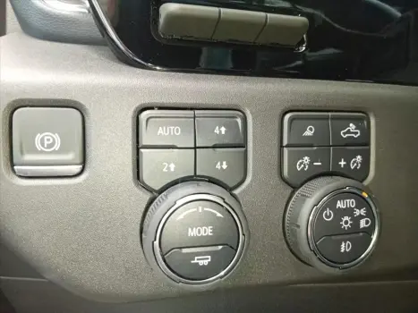 CHEVROLET Silverado 5.3 V8 1500 HIGH COUNTRY CABINE DUPLA 4X4 AUTOMTICO, Foto 14