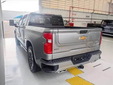 CHEVROLET Silverado 5.3 V8 1500 HIGH COUNTRY CABINE DUPLA 4X4 AUTOMTICO, Foto 4