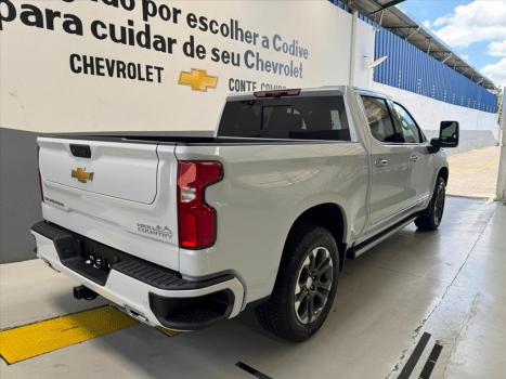 CHEVROLET Silverado 5.3 V8 1500 HIGH COUNTRY CABINE DUPLA 4X4 AUTOM�TICO, Foto 4