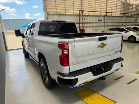 CHEVROLET Silverado 5.3 V8 1500 HIGH COUNTRY CABINE DUPLA 4X4 AUTOM�TICO, Foto 3