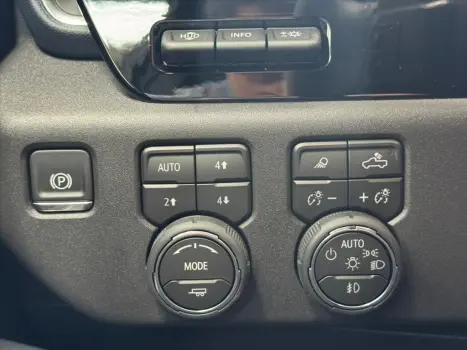 CHEVROLET Silverado 5.3 V8 1500 HIGH COUNTRY CABINE DUPLA 4X4 AUTOM�TICO, Foto 13