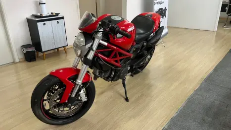 DUCATI Monster 796 ABS, Foto 2