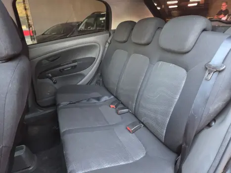 FIAT Punto 1.4 FLEX 4P, Foto 14 FIAT Punto 1.4 FLEX 4P, Foto 14