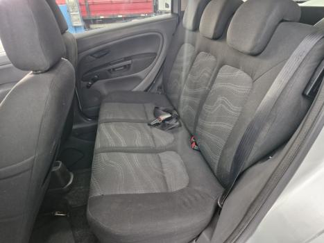 FIAT Punto 1.4 FLEX 4P, Foto 9