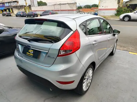 FORD Fiesta Hatch 1.6 4P FLEX TITANIUM POWERSHIFT AUTOM�TICO, Foto 5
