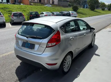 FORD Fiesta Hatch 1.6 4P FLEX TITANIUM POWERSHIFT AUTOM�TICO, Foto 2