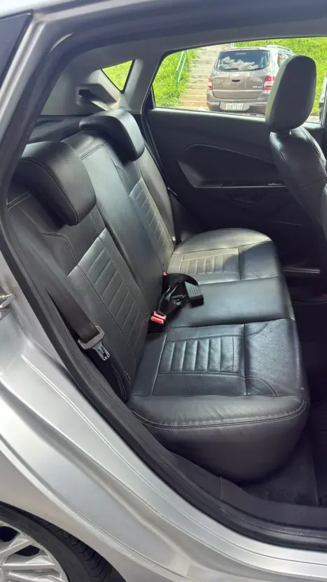 FORD Fiesta Hatch 1.6 4P FLEX TITANIUM POWERSHIFT AUTOM�TICO, Foto 9