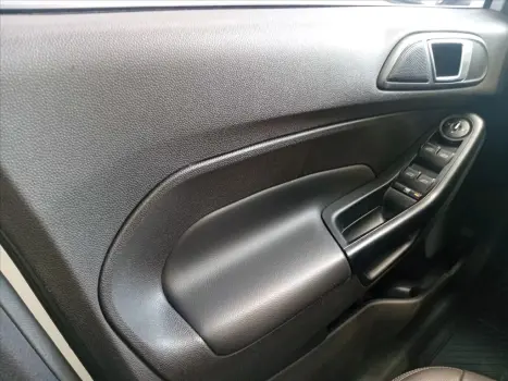 FORD Fiesta Hatch 1.6 16V 4P FLEX TITANIUM POWERSHIFT AUTOM�TICO, Foto 13